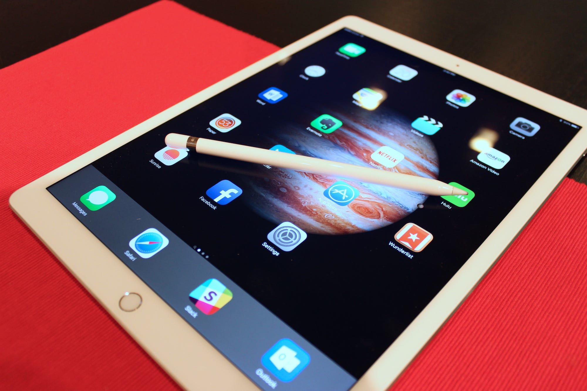 Какой айпад лучше. Планшет Apple 2022. Apple IPAD Pro 2014. Планшет IPAD 2022 Pro. Iphone planshet 2022.