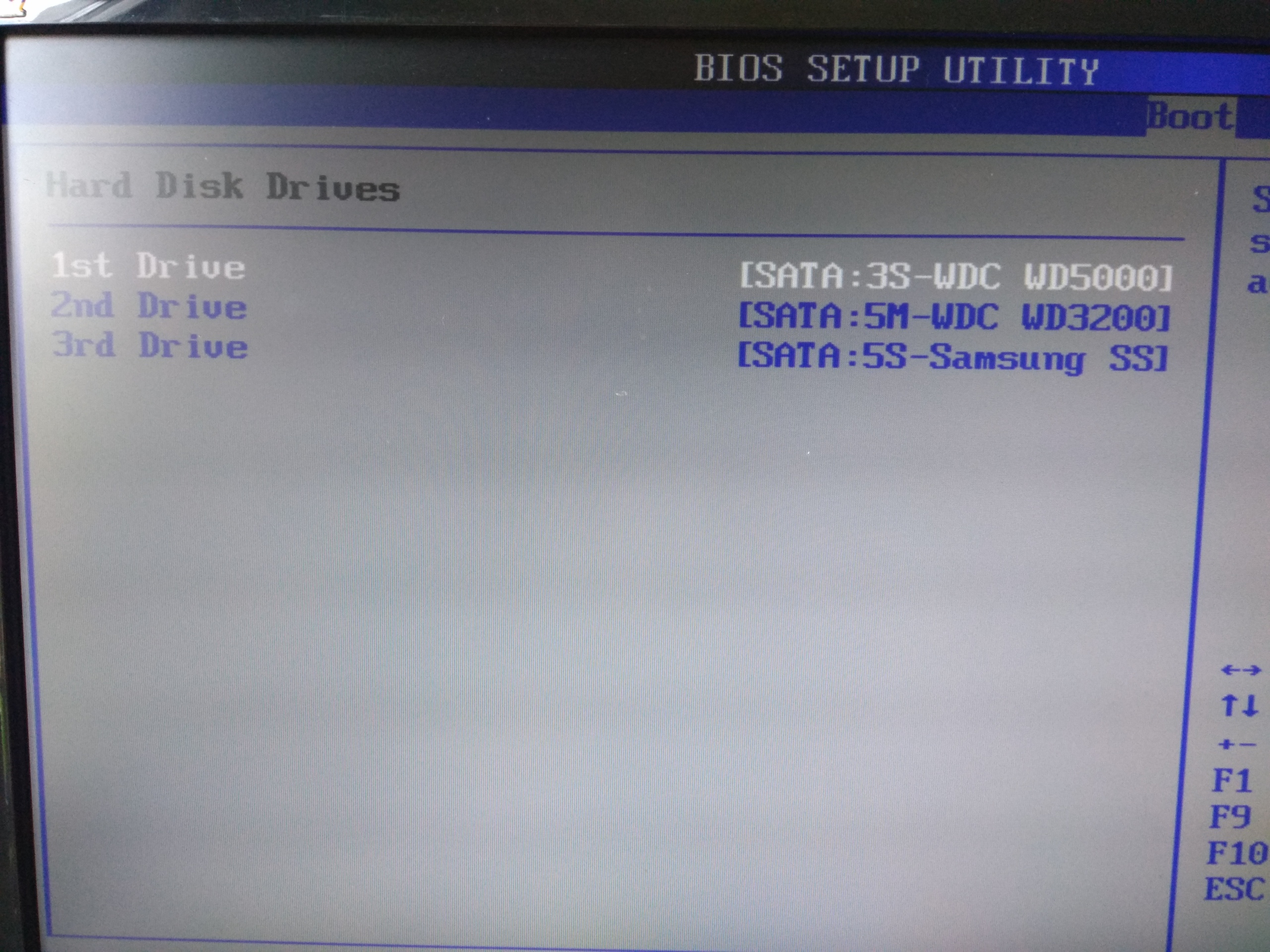 Биос перестал видеть. BIOS жесткий диск. Биос не видит жесткий диск. При установке не видит жесткий диск.